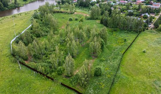 Участок у озера в Рождественно