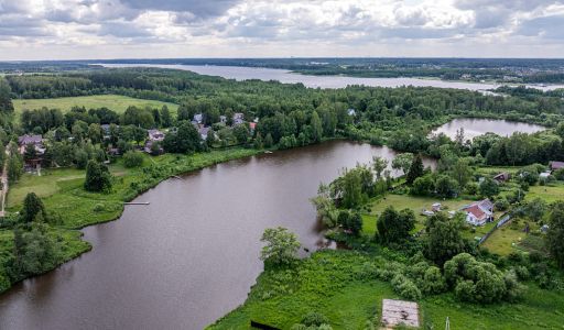 Участок у озера в Рождественно