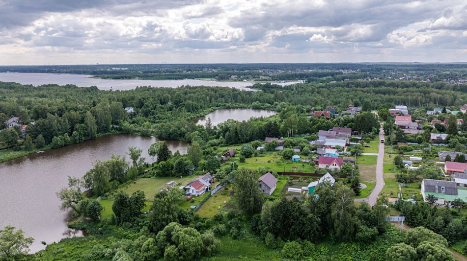 Участок у озера в Рождественно