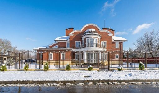 Резиденция на 1 линии в КП Аврора