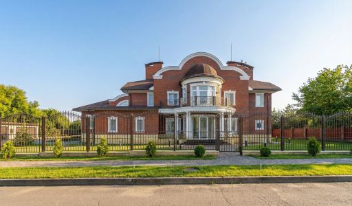 Резиденция на 1 линии в КП Аврора