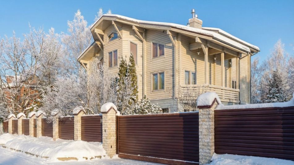 Дом с бассейном в КП Лазурь