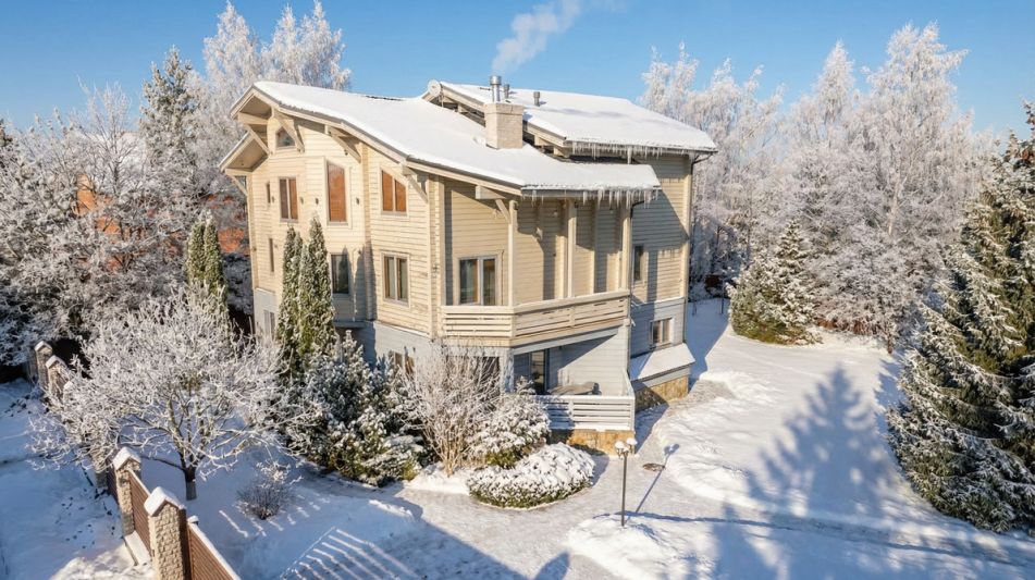 Дом с бассейном в КП Лазурь