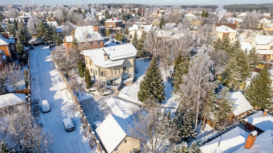 Дом с бассейном в КП Лазурь