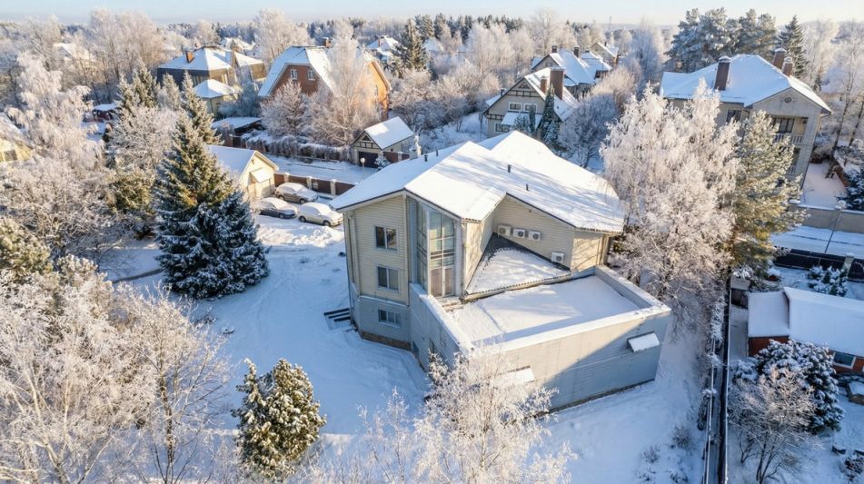 Дом с бассейном в КП Лазурь