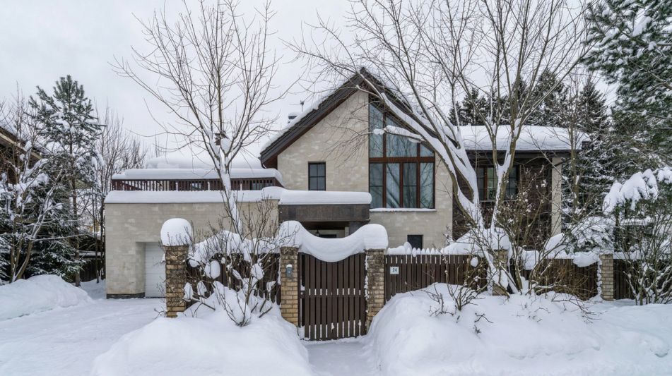 Дом с видом на озеро в КП Пестово