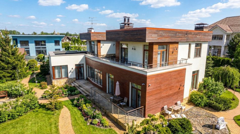 Дом на просторном участке Пестово