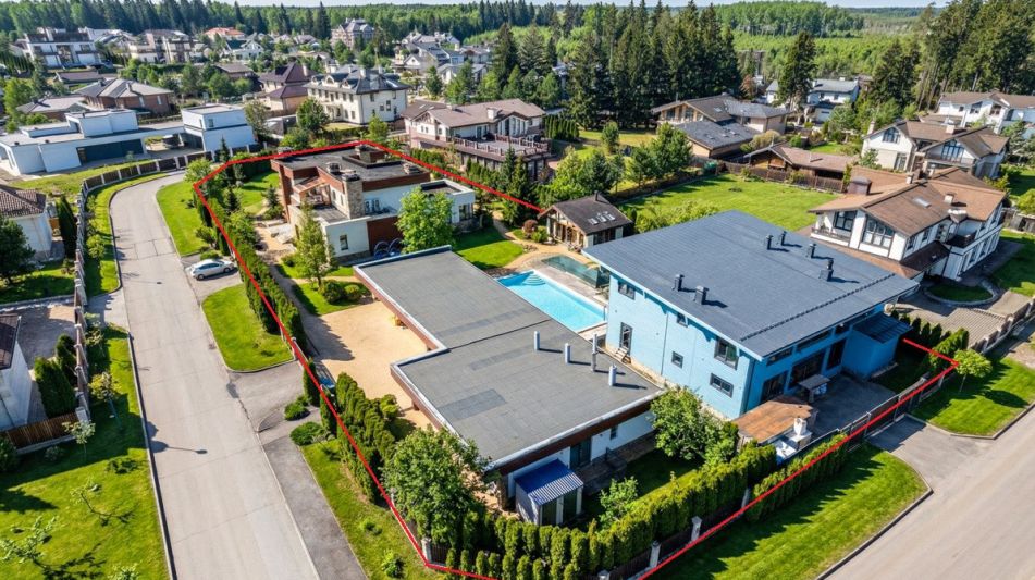 Дом на просторном участке Пестово