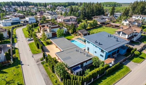 Дом на просторном участке Пестово