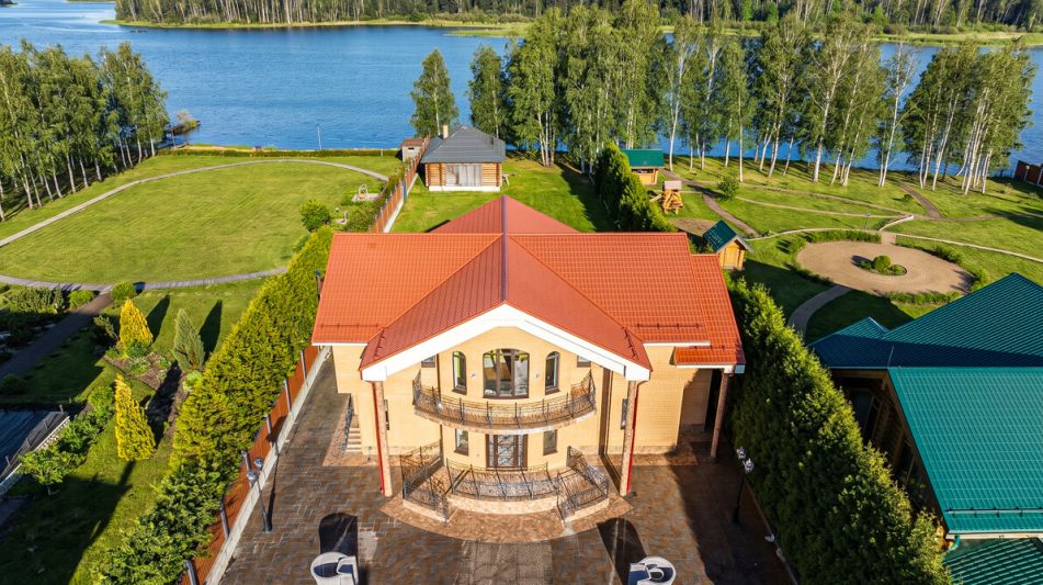 Дом в Конаково на 1 линии воды