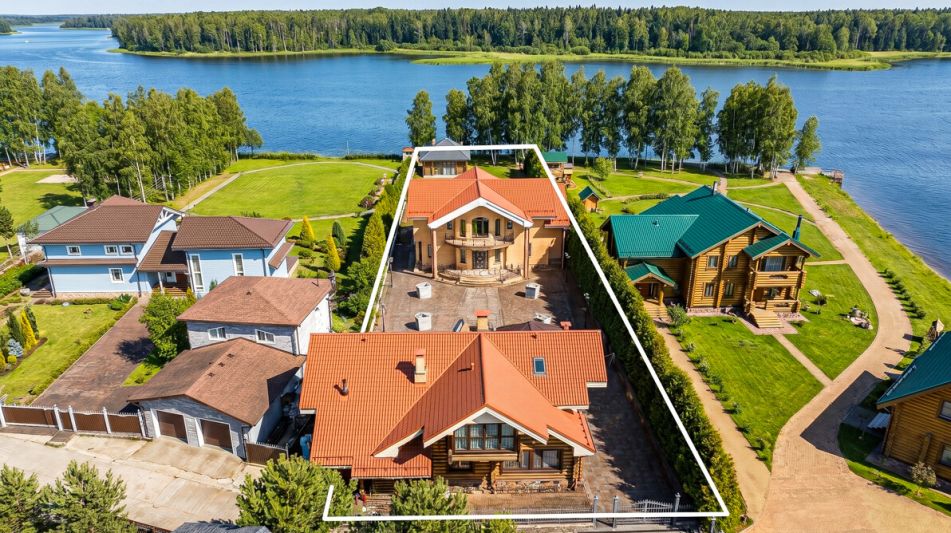 Дом в Конаково на 1 линии воды