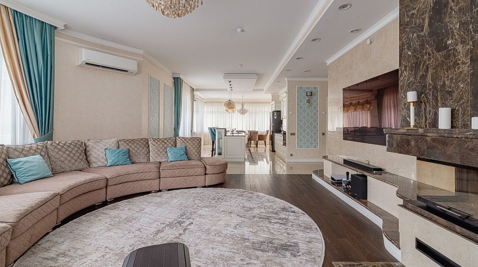 Дом с бассейном в КП Старвиль