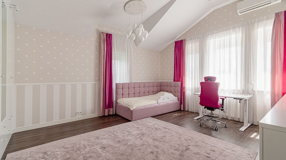 Дом с бассейном в КП Старвиль