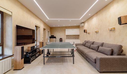 Дом с бассейном в КП Старвиль