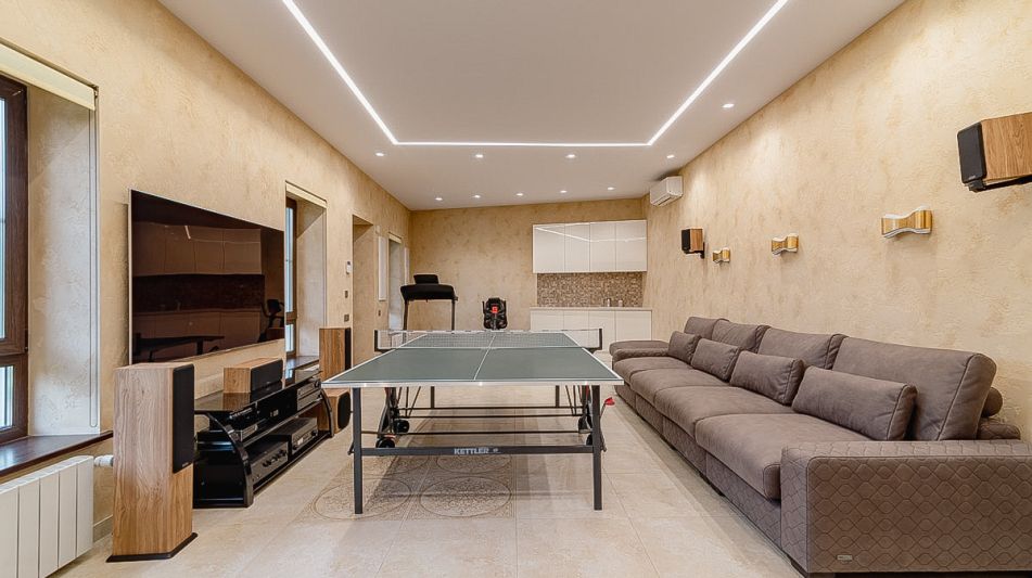 Дом с бассейном в КП Старвиль