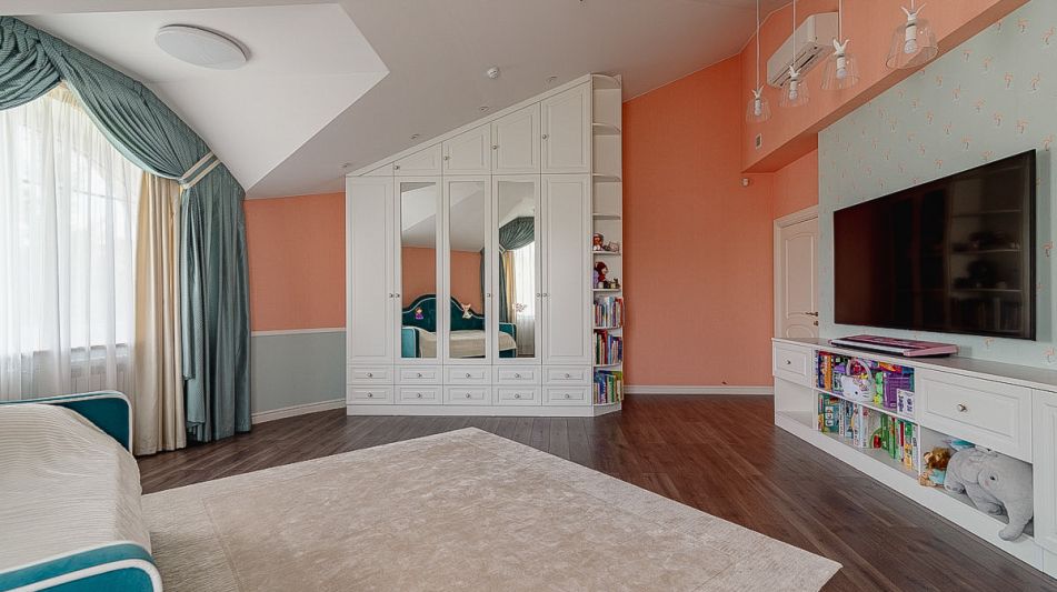 Дом с бассейном в КП Старвиль