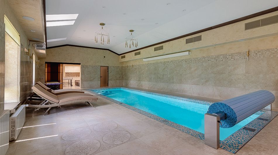 Дом с бассейном в КП Старвиль