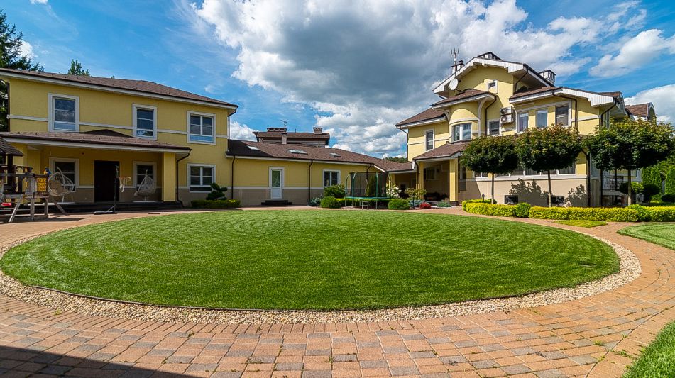 Дом с бассейном в КП Старвиль