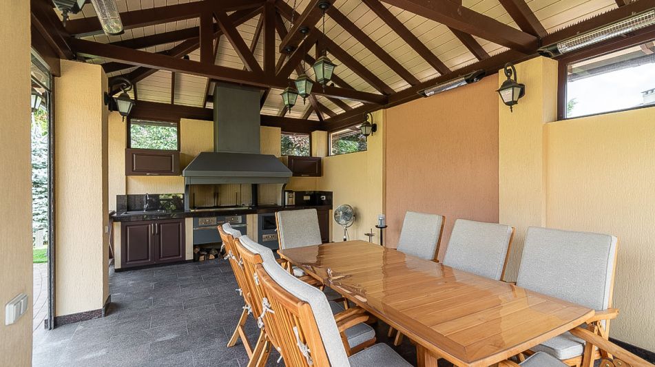 Дом с бассейном в КП Старвиль