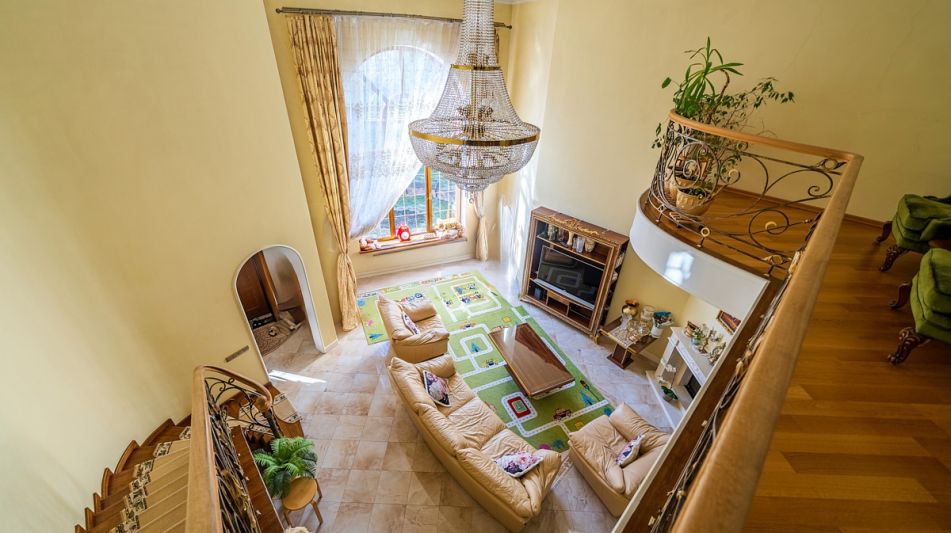 Дом с бассейном в КП Лазурь