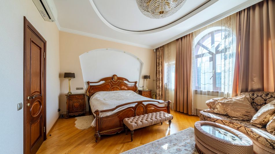 Дом с бассейном в КП Лазурь