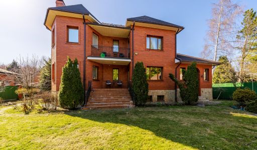 Дом с бассейном в КП Лазурь