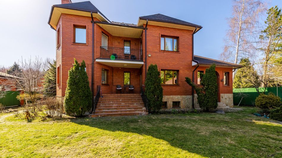 Дом с бассейном в КП Лазурь