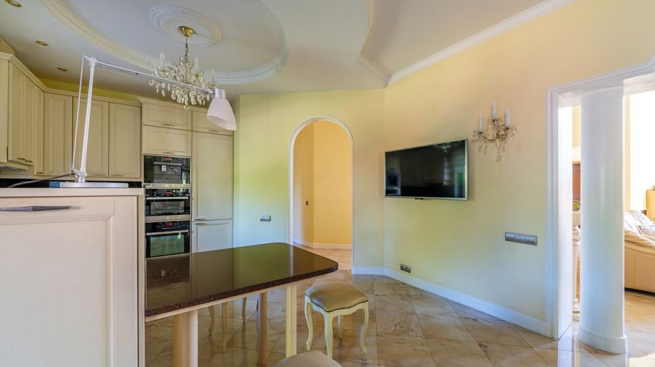 Дом с бассейном в КП Лазурь