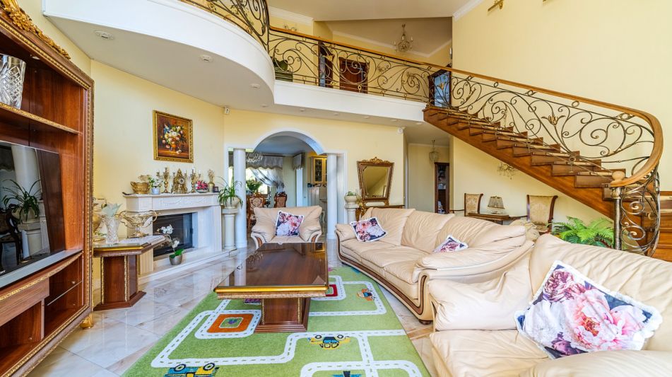 Дом с бассейном в КП Лазурь