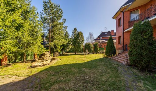 Дом с бассейном в КП Лазурь