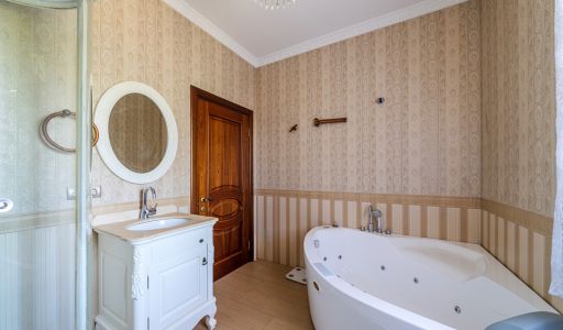 Дом с бассейном в КП Лазурь