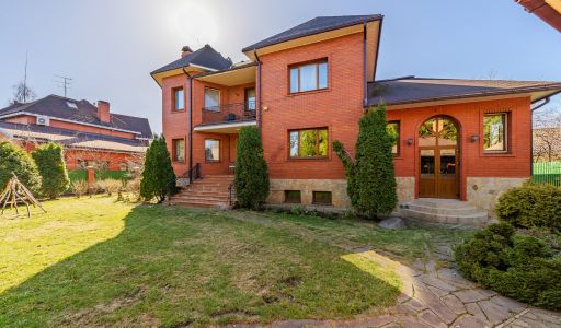 Дом с бассейном в КП Лазурь