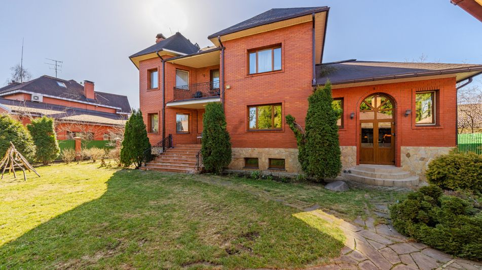 Дом с бассейном в КП Лазурь