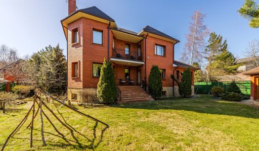 Дом с бассейном в КП Лазурь