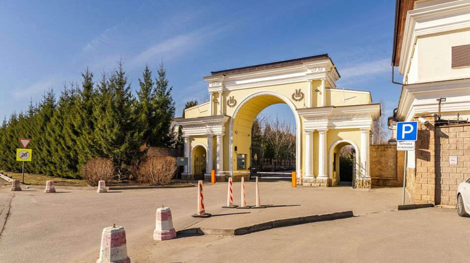 Дом под отделку в КП Монолит