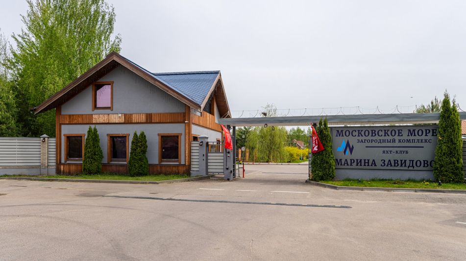 Деревянный дом в Московском море