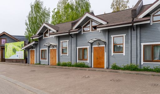 Деревянный дом в Московском море