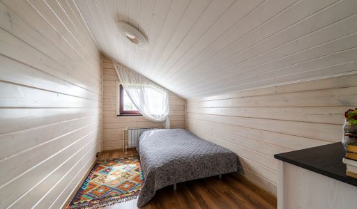 Деревянный дом в Московском море