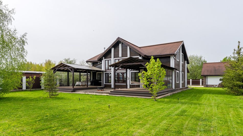 Деревянный дом в Московском море