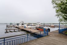 Деревянный дом в Московском море