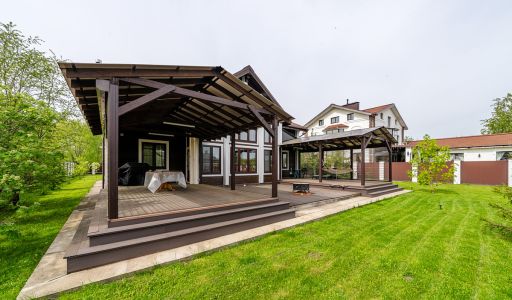 Деревянный дом в Московском море