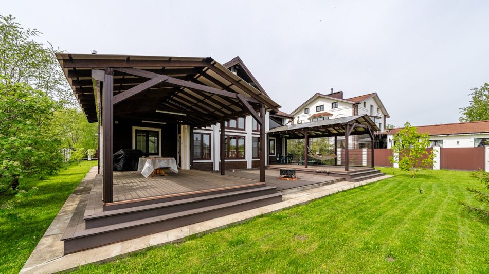 Деревянный дом в Московском море