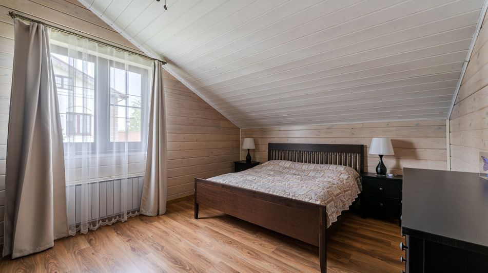 Деревянный дом в Московском море