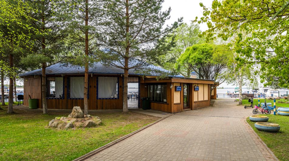 Деревянный дом в Московском море