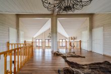 Деревянный дом в Московском море