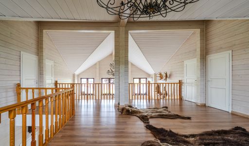 Деревянный дом в Московском море