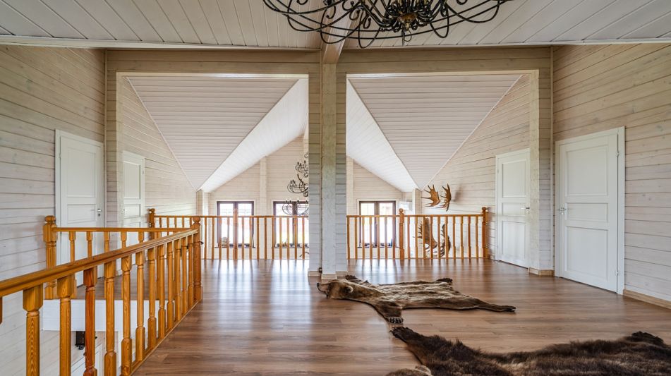 Деревянный дом в Московском море