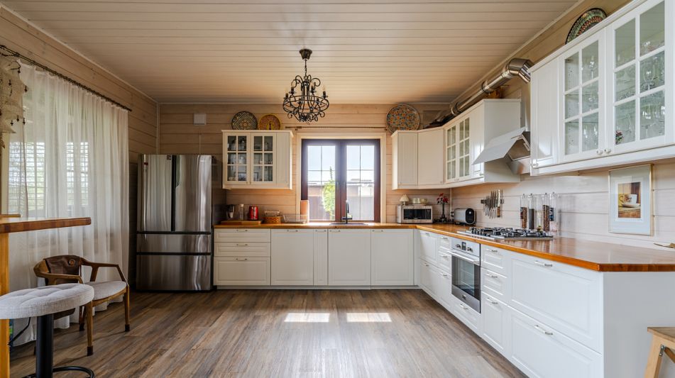 Деревянный дом в Московском море