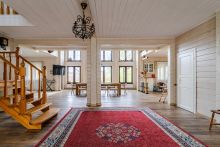 Деревянный дом в Московском море