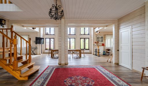 Деревянный дом в Московском море